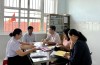 Quang cảnh Đoàn Giám sát Trung tâm Kiểm soát bệnh tật tỉnh Gia Lai làm việc tại Trạm Y tế xã Cát Tiến (Ảnh: Thu Phương)