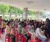 Các gia đình bệnh nhi chờ khám sàng lọc.