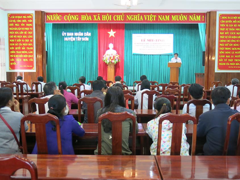 Lễ mit tinh kỉ niệm Ngày Quốc tế người khuyết tật tại UBND huyện Tây Sơn