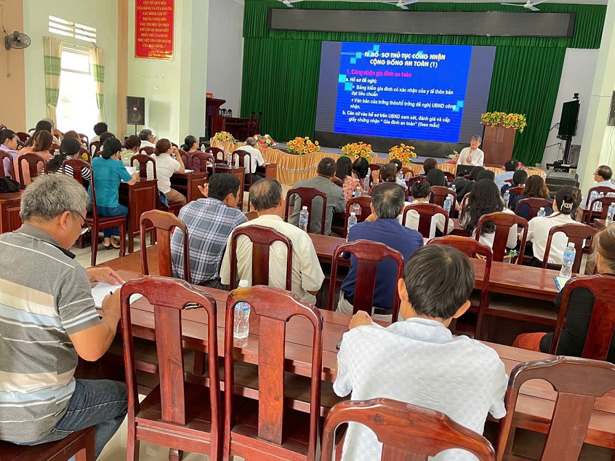 Toàn cảnh tập huấn xây dựng cộng đồng an toàn tại xã Phước Hòa, huyện Tuy Phước (Nhất Tâm)