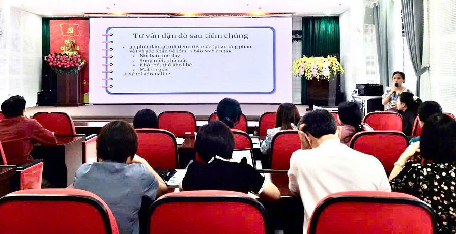 Quang cảnh lớp Tập huấn An toàn tiêm chủng