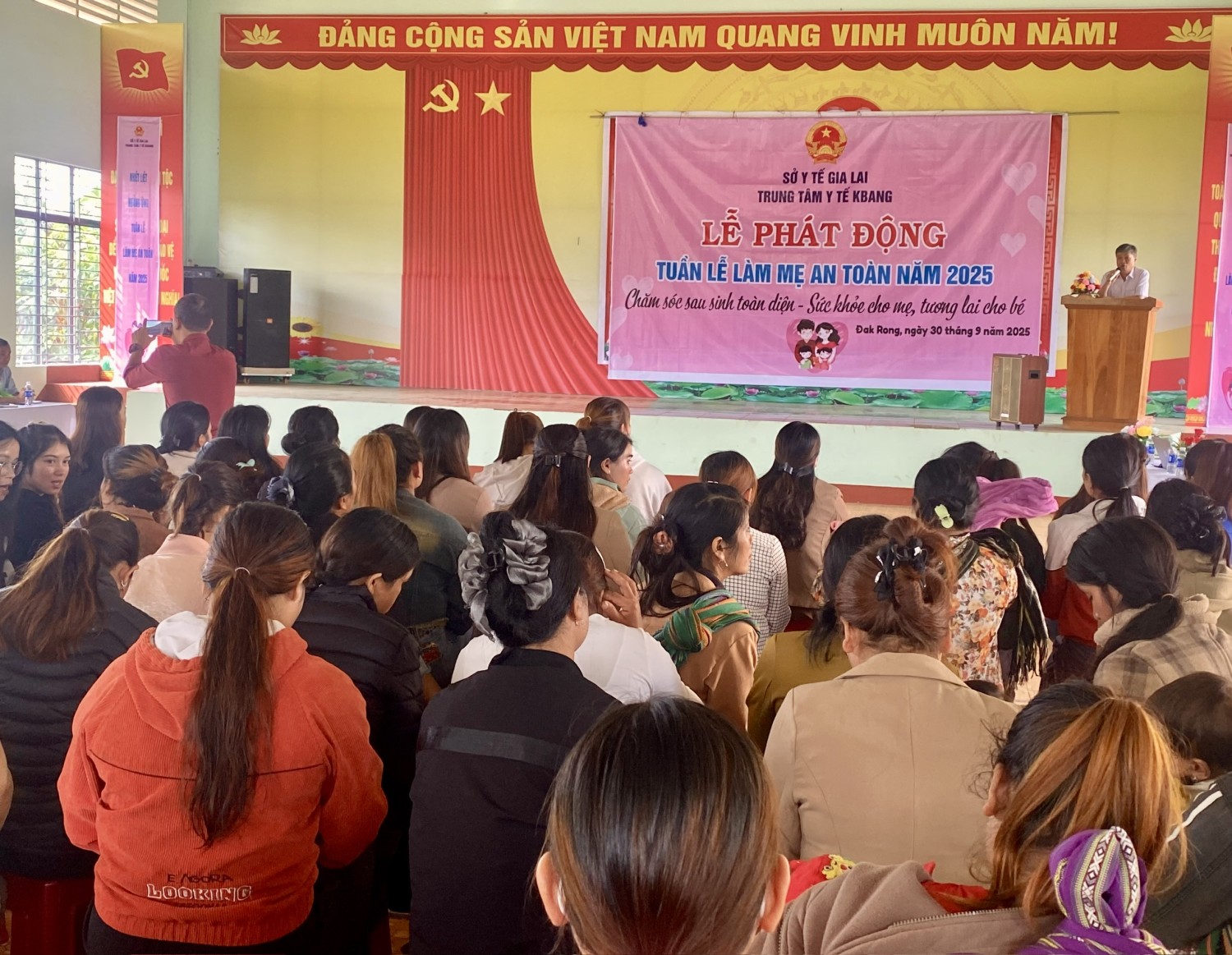Quang cảnh Lễ phát động hưởng ứng “Tuần lễ Làm mẹ an toàn” năm 2025 tại xã Đăk Rong (Ảnh: TL)