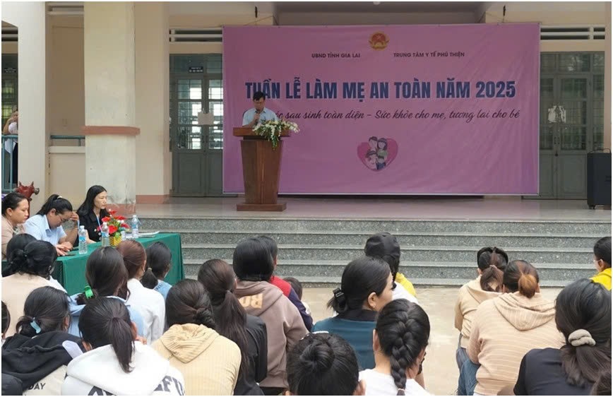 Ông Bùi Phi Sang - Phó Giám đốc phụ trách Trung tâm Y tế Phú Thiện phát biểu khai mạc tại lễ Phát động. Hình ảnh: Nguyễn Chung