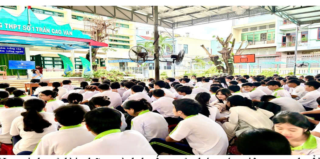 Quang cảnh buổi truyền thông tại Trường THPT Số 1 Trần Cao Vân (Ảnh: Thu Phương)