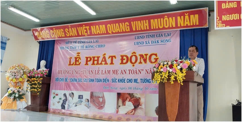 BS. Bá Tường Đăng Phong phó Giám đốc Trung tâm Kiểm soát bệnh tật  phát biểu chỉ đạo tại lễ mít tinh.(Ảnh: Nguyễn Hiếu)