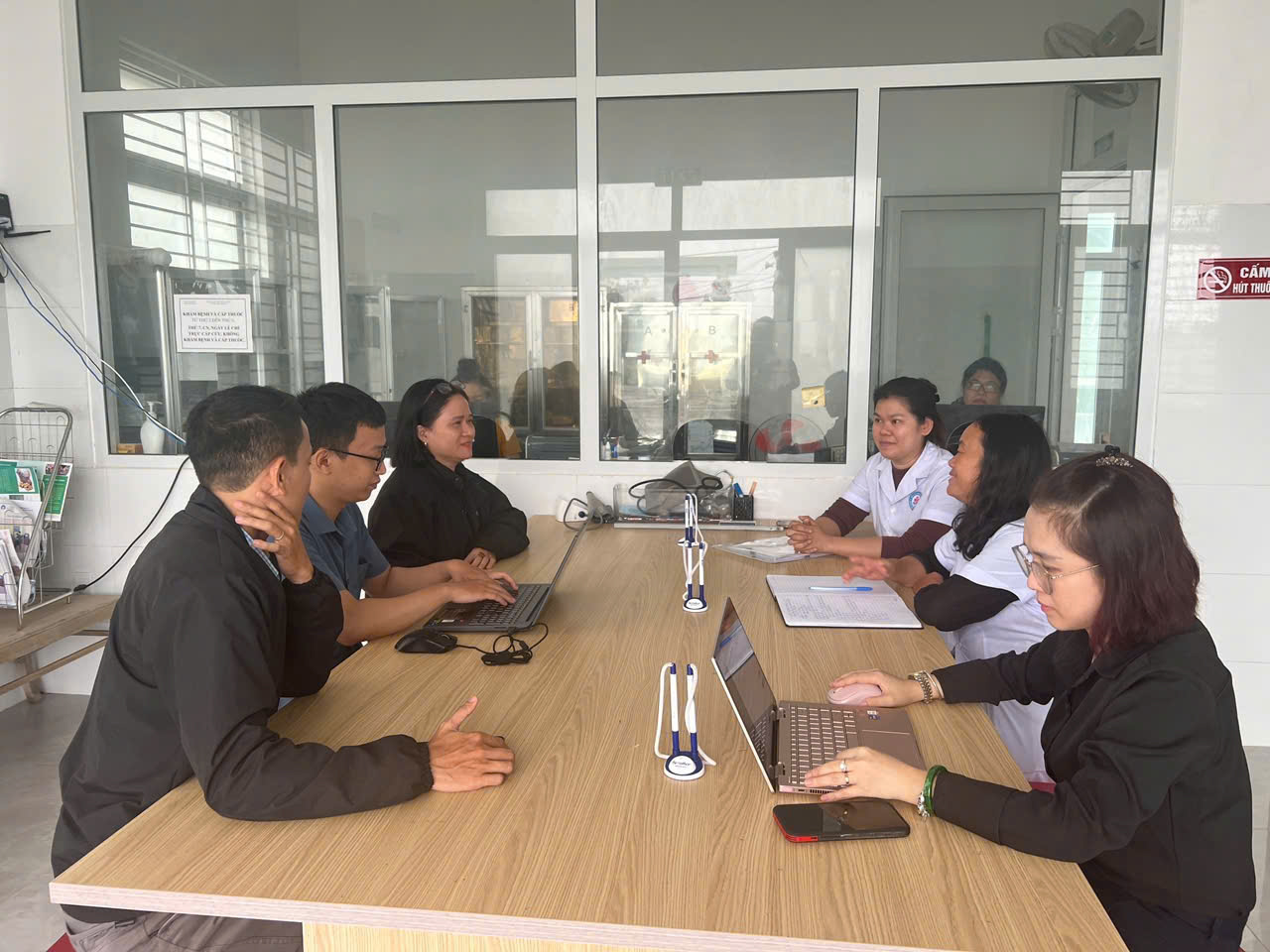 Quang cảnh buổi làm việc tại Trạm Y tế  xã Tơ tung