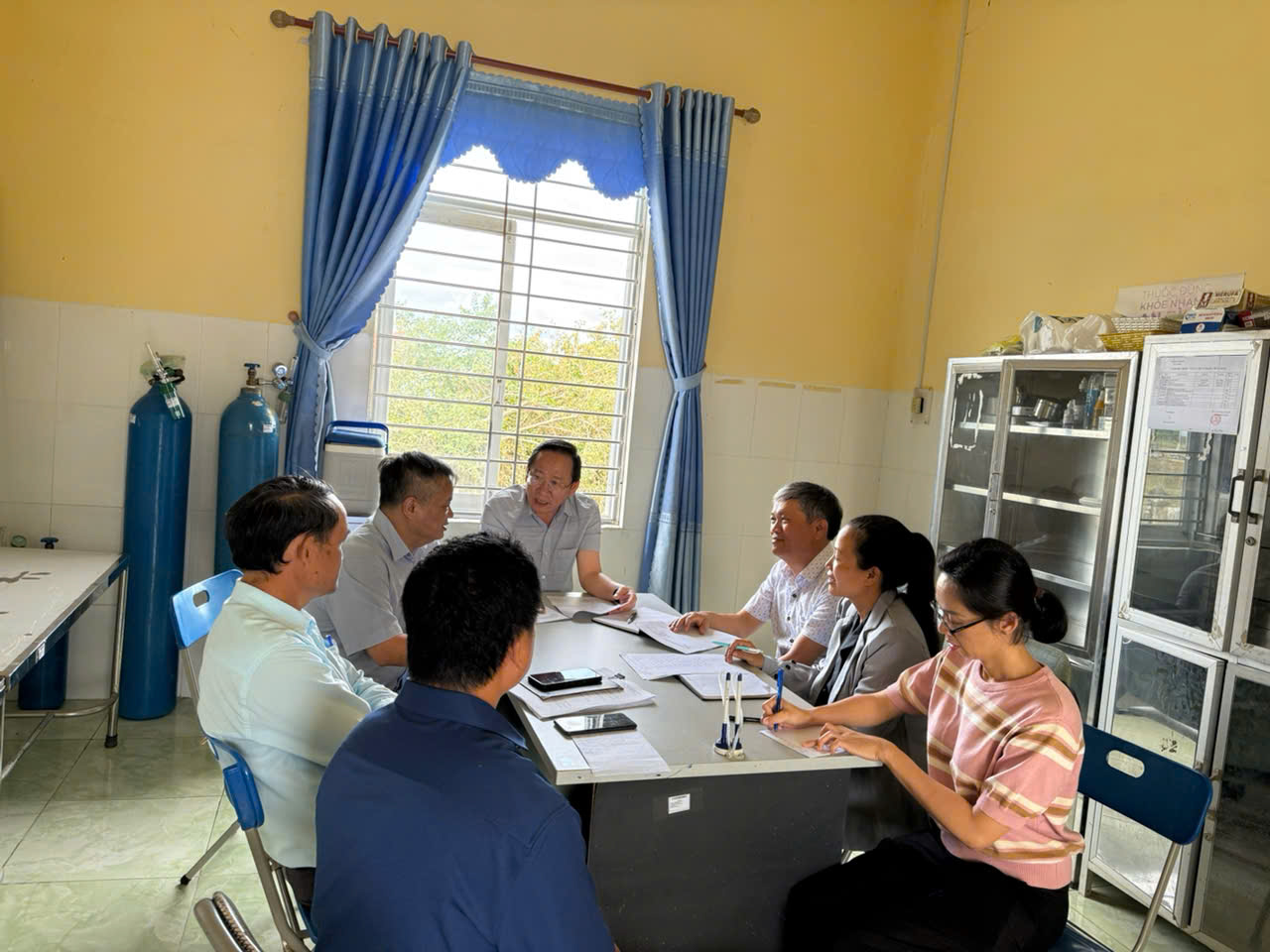 Quang cảnh buổi làm việc về công tác khắc phục hậu quả sau bão, lũ xa Ia Sao