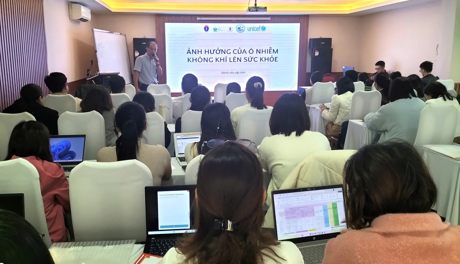 Quang cảnh lớp tập huấn