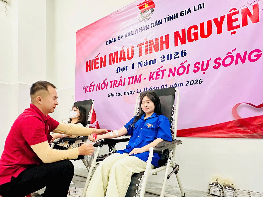 Đoàn viên thanh niên tham gia hiến máu tình nguyện tại Chương trình.
