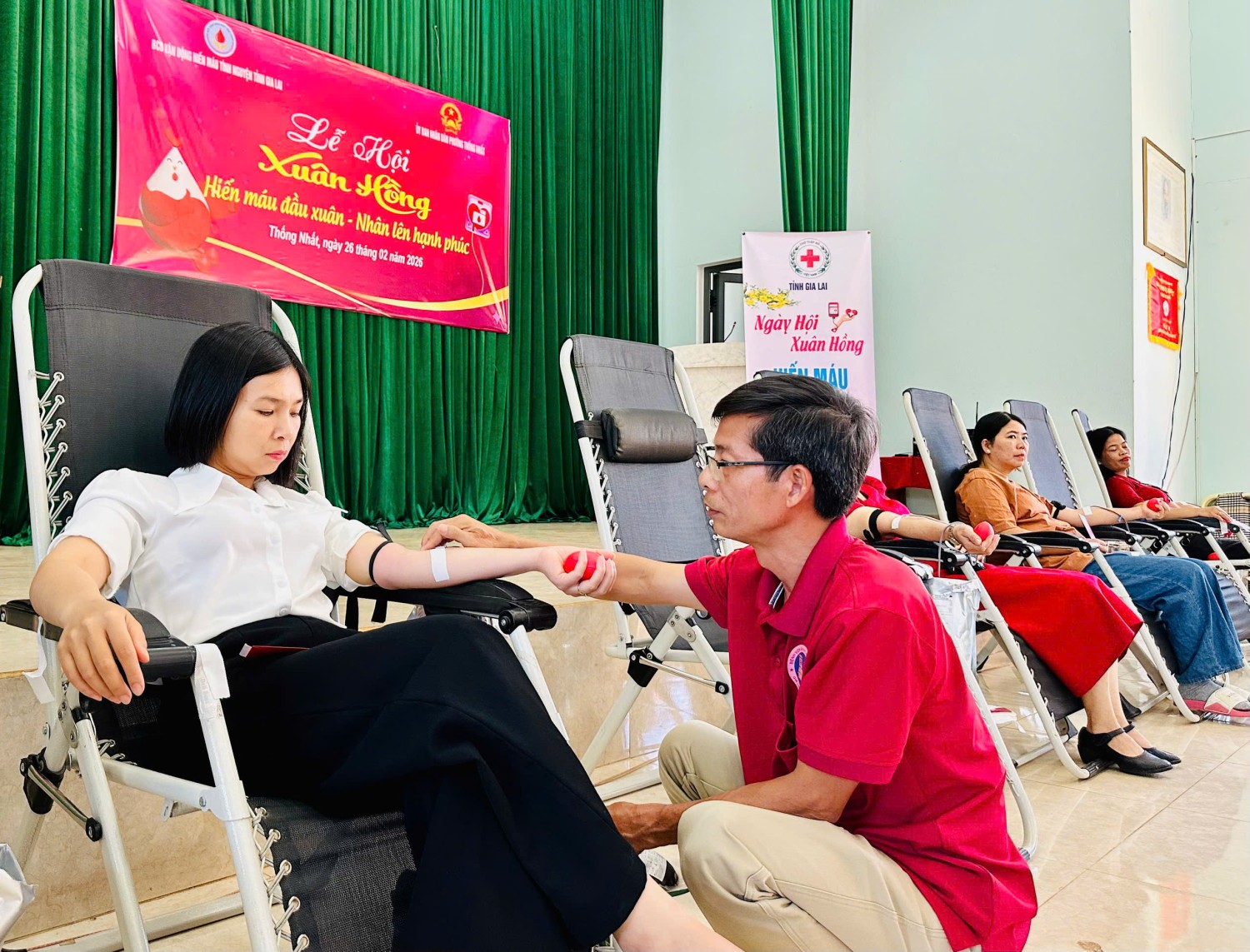 Quang cảnh hiến máu tình nguyện Hưởng ứng Chương trình “Lễ hội Xuân Hồng” năm 2026 diễn ra tại phường Thống Nhất.