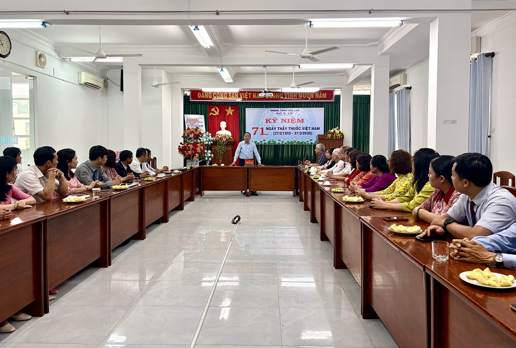 Đồng chí Phạm Anh Tuấn – Ủy viên Ban Chấp hành Trung ương Đảng, Phó Bí thư Tỉnh ủy, Chủ tịch UBND tỉnh Gia Lai chúc mừng Sở Y tế Gia Lai nhân Ngày Thầy thuốc Việt Nam 27/2 (Ảnh: Thu Phương)