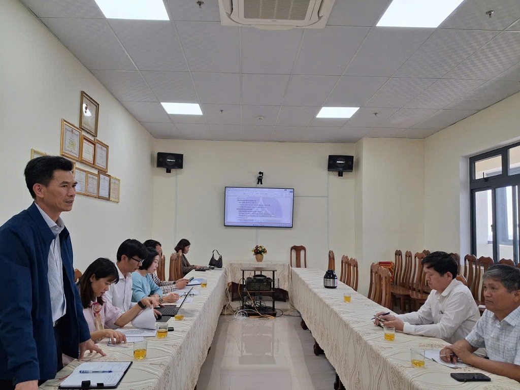 Quang cảnh làm việc về công tác quản lý chất lượng nước sạch sử dụng cho mục đích y tế và trường học.