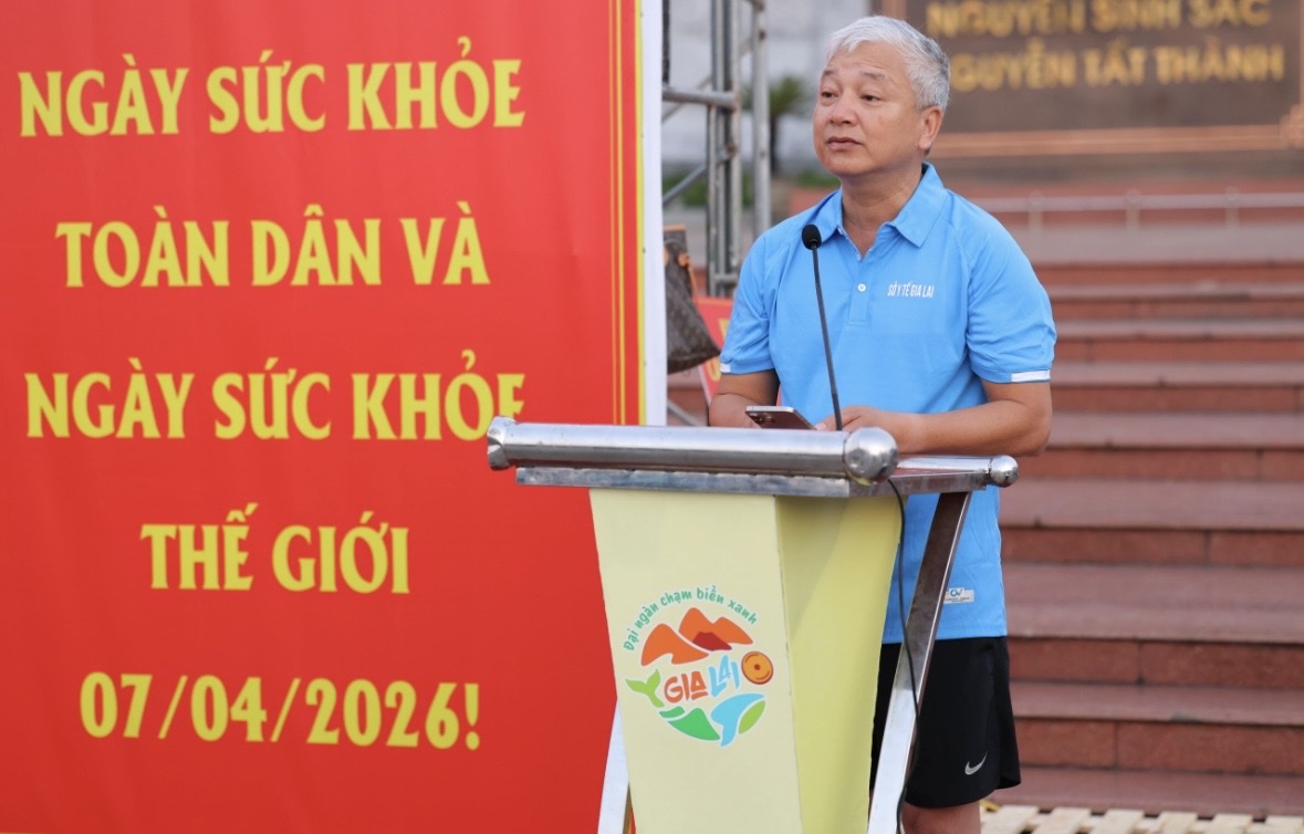 Đồng chí Lê Quang Hùng – Tỉnh ủy viên, Giám đốc Sở Y tế phát biểu tại buổi lễ (Ảnh: Xuân Phước)