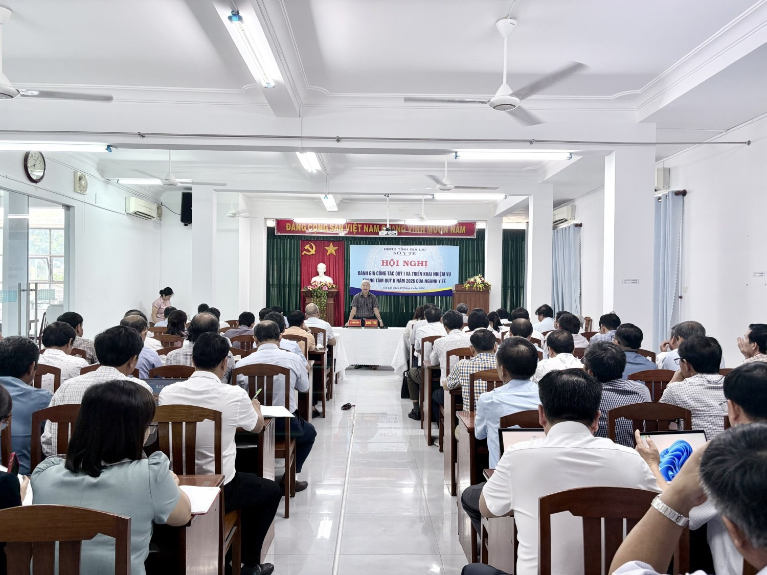 Quang cảnh buổi hội nghị