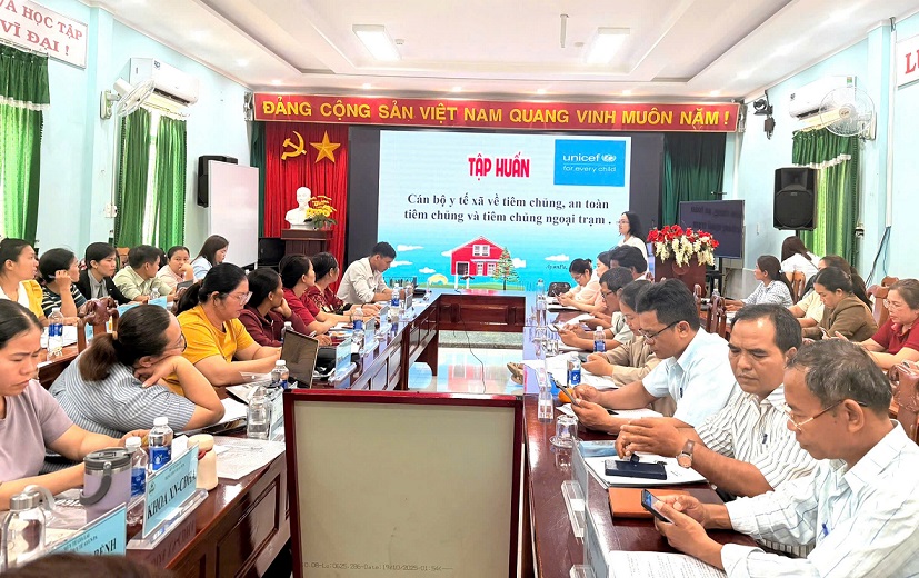 Quang cảnh lớp tập huấn