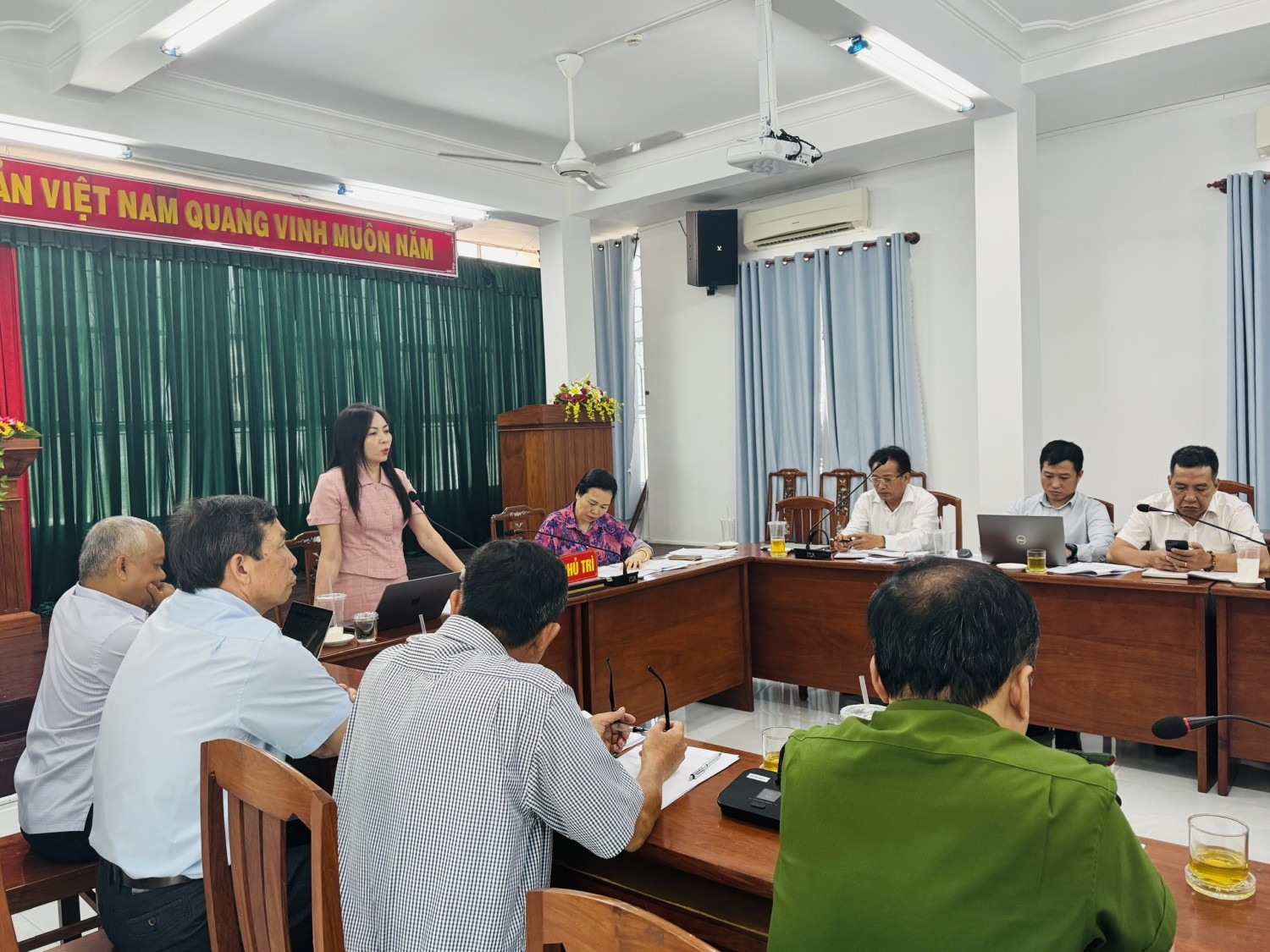 Quang cảnh buổi làm việc (Ảnh Bích Thảo)