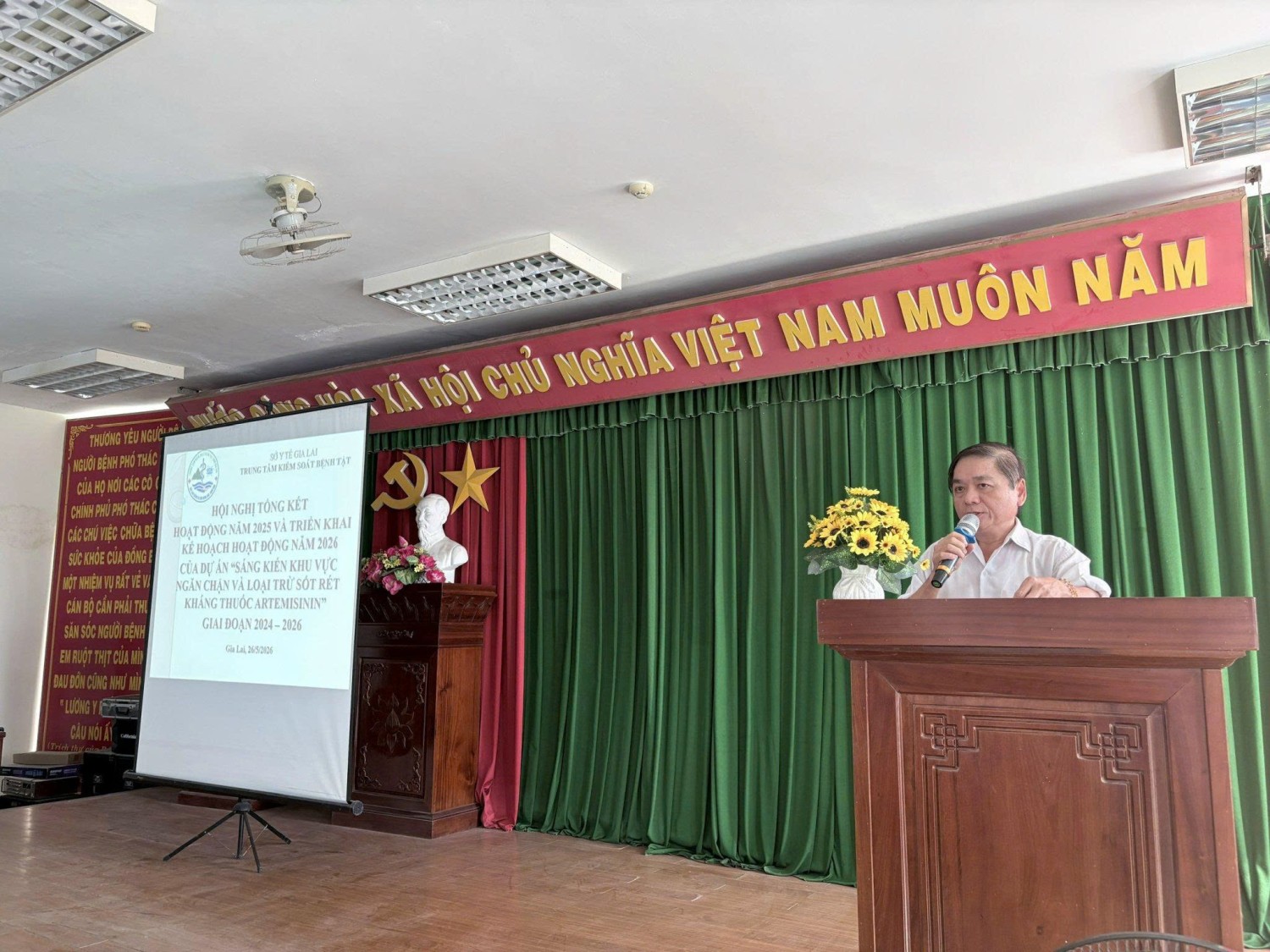 Ông Nguyễn Thanh Truyền – Giám đốc Trung tâm Kiểm soát bệnh tật tỉnh Gia Lai phát biểu tại Hội nghị (Ảnh: Thu Phương)