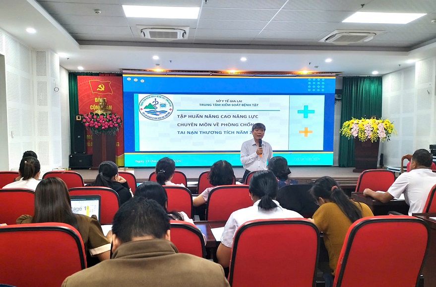 Ông Trình Công Tuấn - Phó Giám đốc CDC phát biểu khai mạc tại lớp tập huấn.