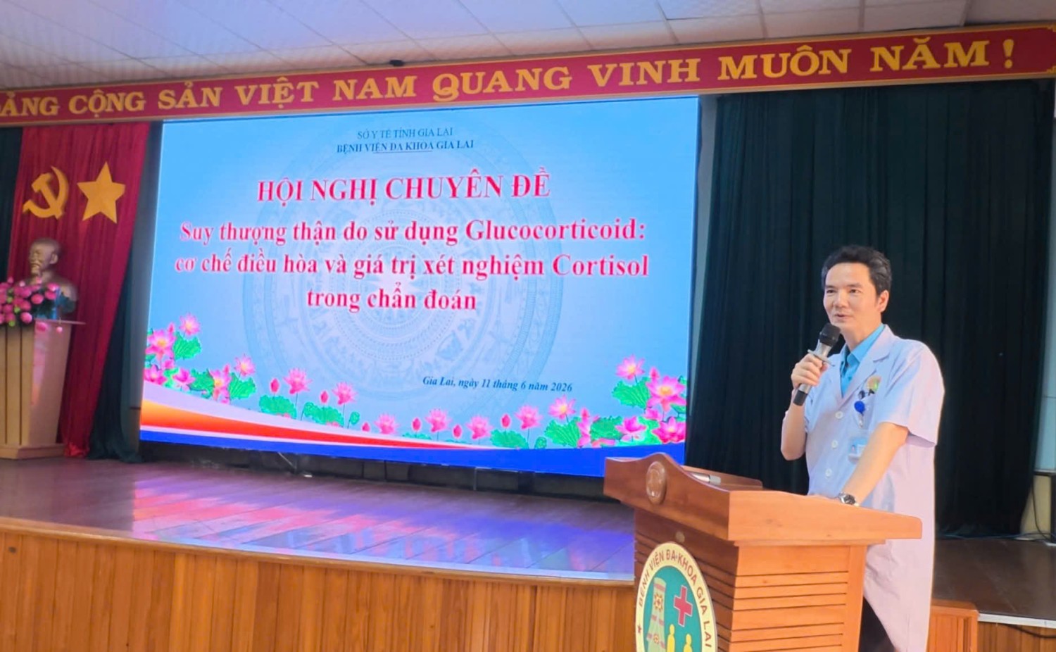 Ông Nguyễn Thành Công - Phó Giám đốc, Chủ tịch Hội đồng chuyên môn Bệnh viện phát biểu tại Hội nghị.