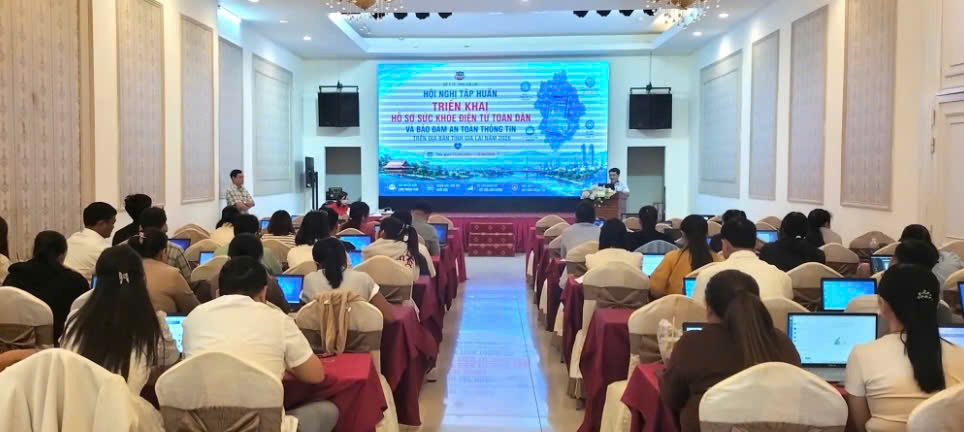 Quang cảnh lớp tập huấn