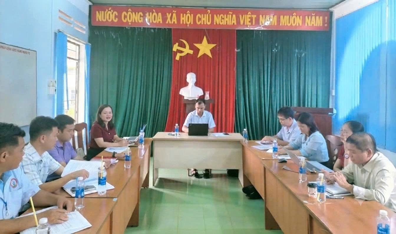 Quang cảnh  buổi làm việc