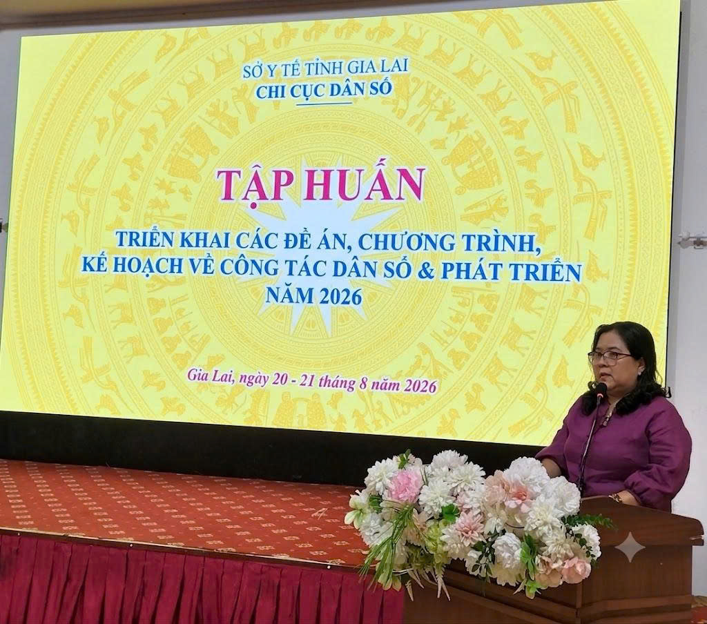 Bà Trần Thị Lệ Kiều - Chi cục trưởng Chi cục Dân số phát biểu khai mạc lớp tập huấn