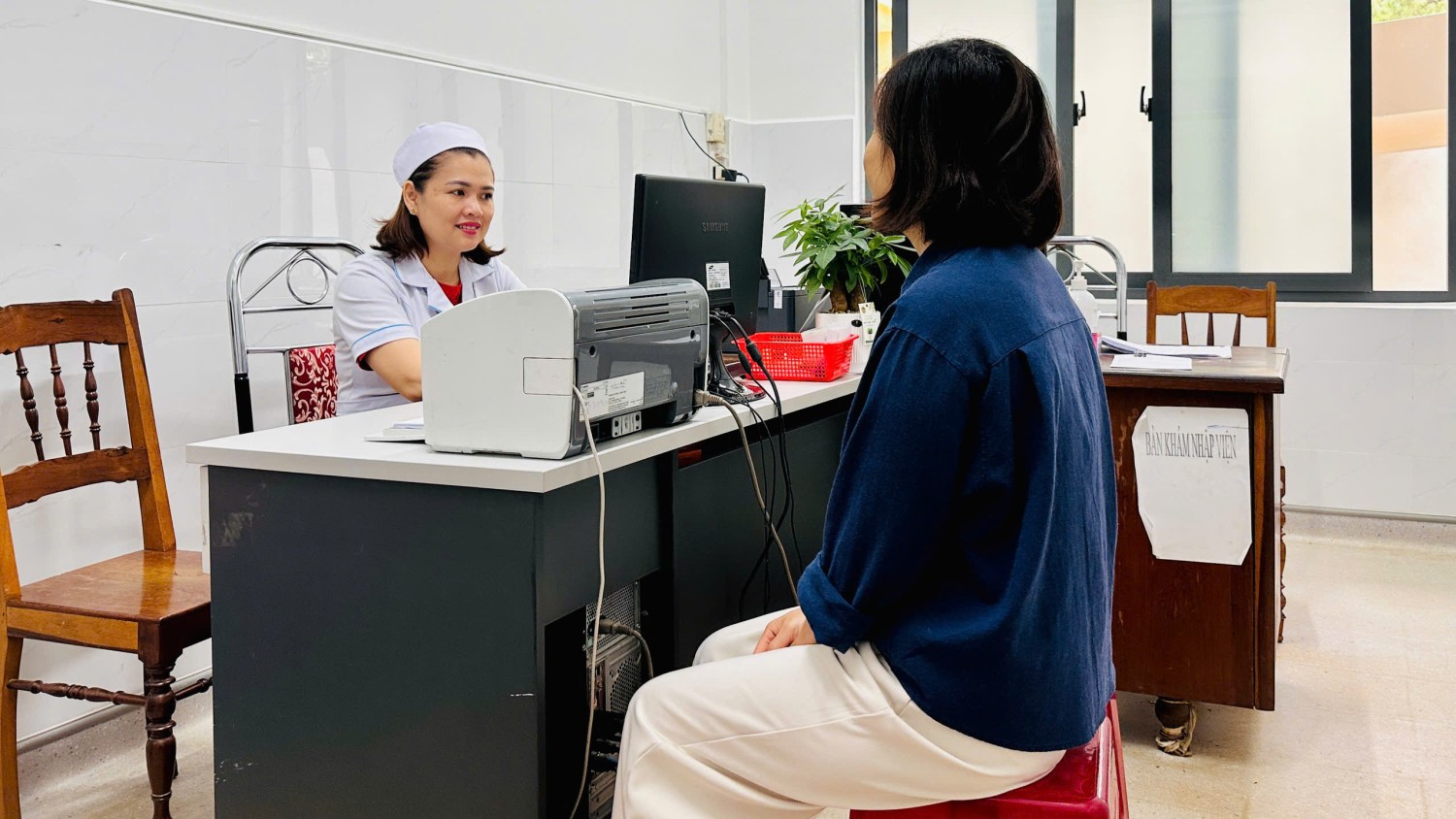 100% viên chức và người lao động đang công tác tại Trung tâm Kiểm soát bệnh tật được khám sức khỏe định kỳ. (Ảnh: Thu Loan)