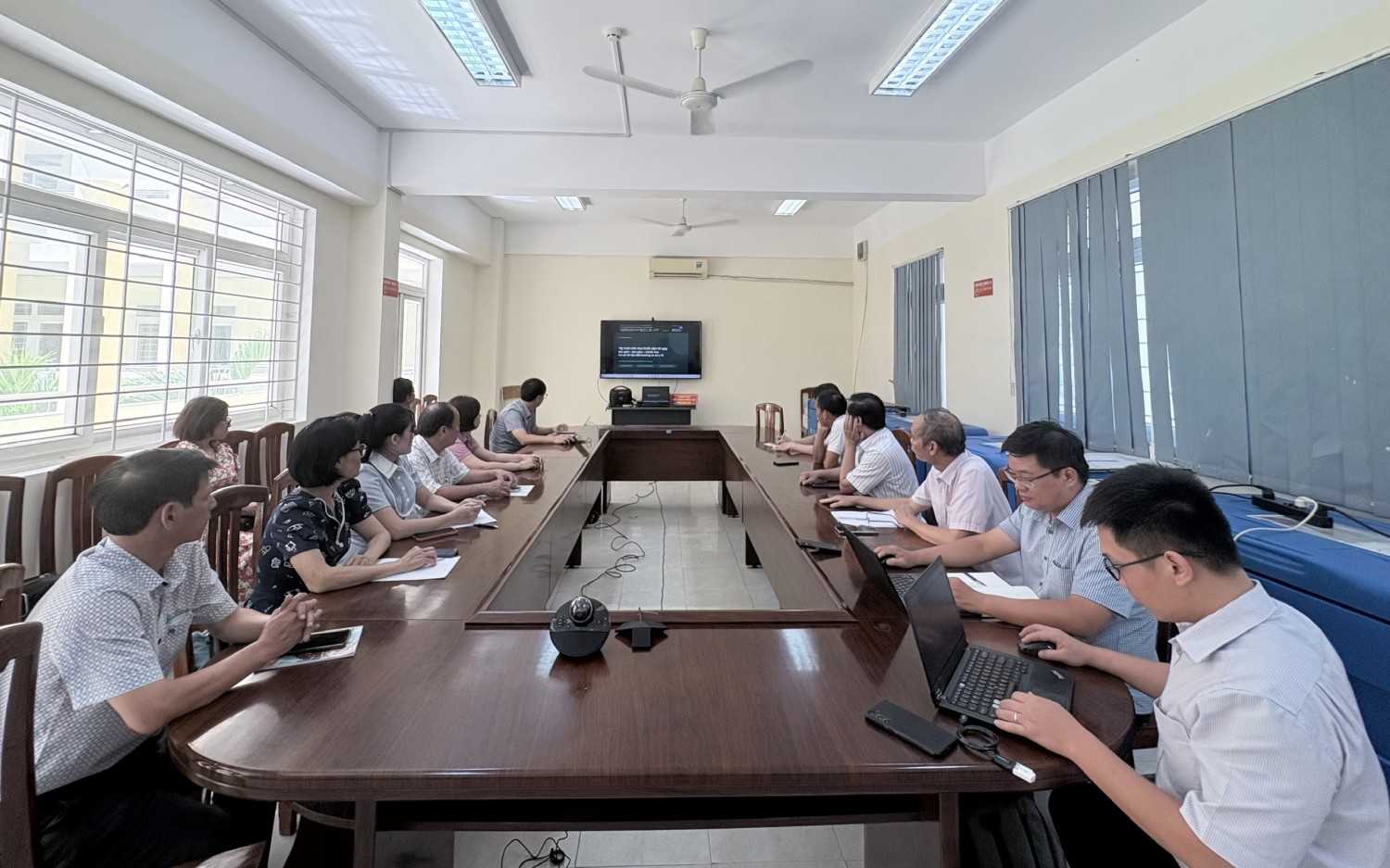 Hình: Quang cảnh buổi tập huấn tại điểm cầu Trung tâm Kiểm soát bệnh tật tỉnh Gia Lai (Ảnh: Thu Phương)
