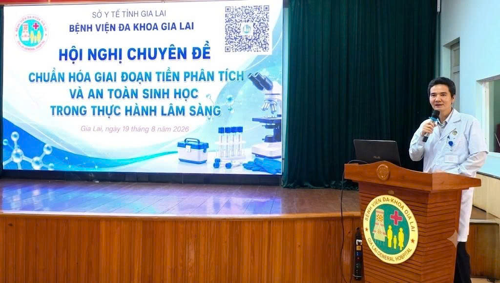 TS.BS. Nguyễn Thành Công, Phó Giám đốc - Chủ tịch Hội đồng chuyên môn Bệnh viện Đa khoa Gia Lai phát biểu chỉ đạo tại hội nghị. (Ảnh do đơn vị cung cấp)