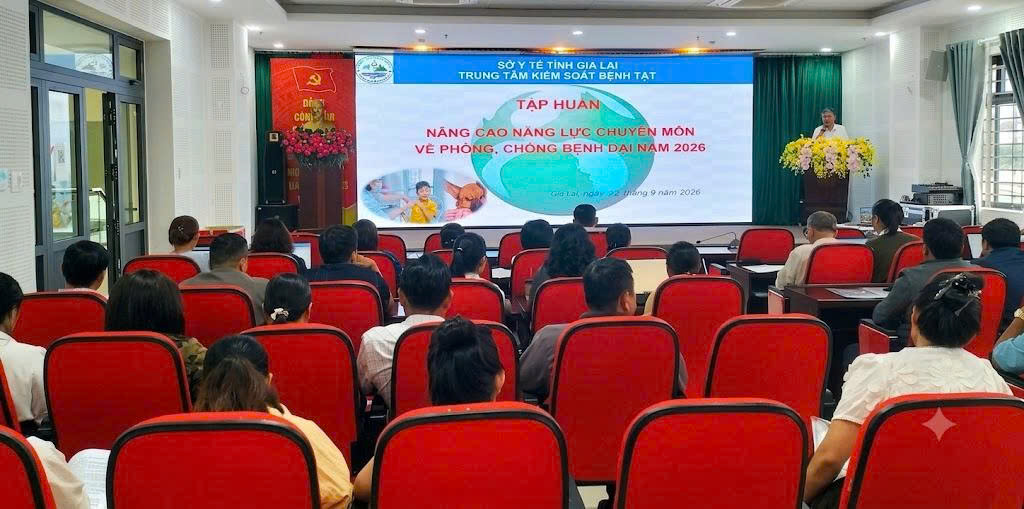 Quang cảnh lớp tập huấn nâng cao năng lực chuyên môn về phòng, chống bệnh dại do Trung tâm Kiểm soát bệnh tật (CDC) tỉnh Gia Lai tổ chức.