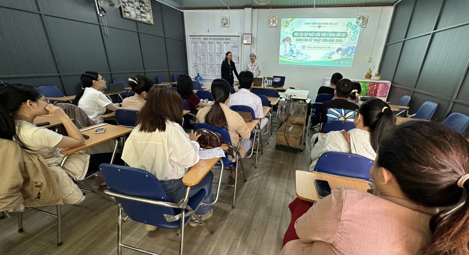 Quang cảnh chương trình đào tạo cập nhật kiến thức y khoa liên tục cho kỹ thuật viên năm 2026.